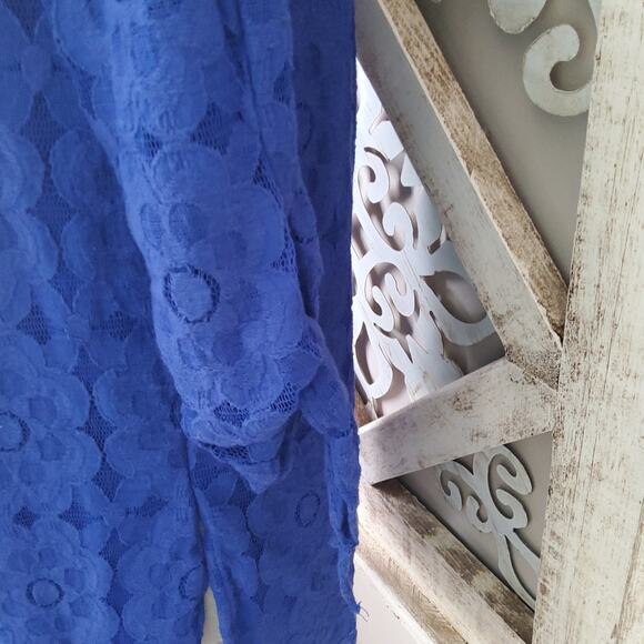 Stylus Women's Off Shoulder 3/4 Tie Sheer Sleeve Lace Overlay Floral Top in Blue - Picture 3 of 6